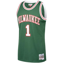 Load image into Gallery viewer, Oscar Robertson Milwaukee Bucks Mitchell &amp; Ness 1971-72 Hardwood Classics Swingman Jersey – Hunter Green