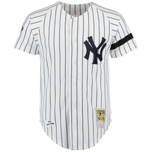 Load image into Gallery viewer, Wade Boggs New York Yankees Mitchell &amp; Ness Throwback 1996 Jersey - White/Navy